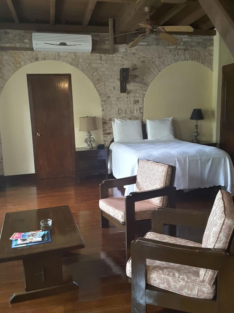 Copper And Lumber Store Hotel English Harbour Екстериор снимка