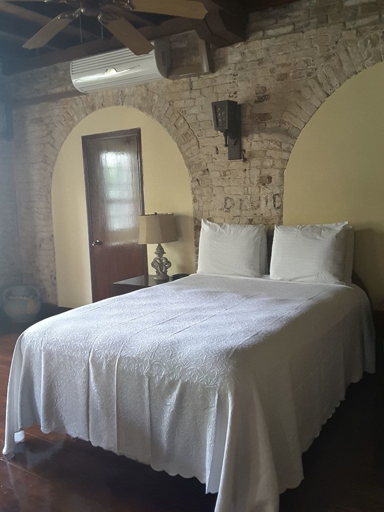 Copper And Lumber Store Hotel English Harbour Екстериор снимка